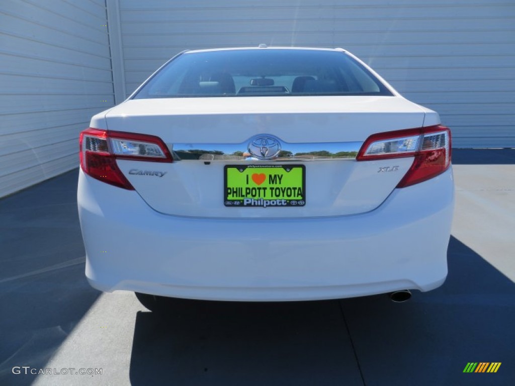 2014 Camry XLE - Super White / Ash photo #5