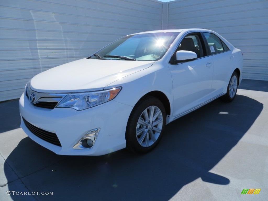 2014 Camry XLE - Super White / Ash photo #7