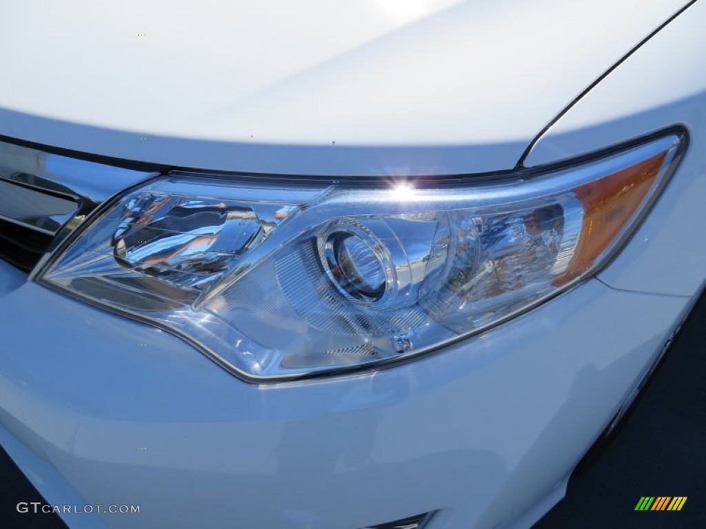 2014 Camry XLE - Super White / Ash photo #9