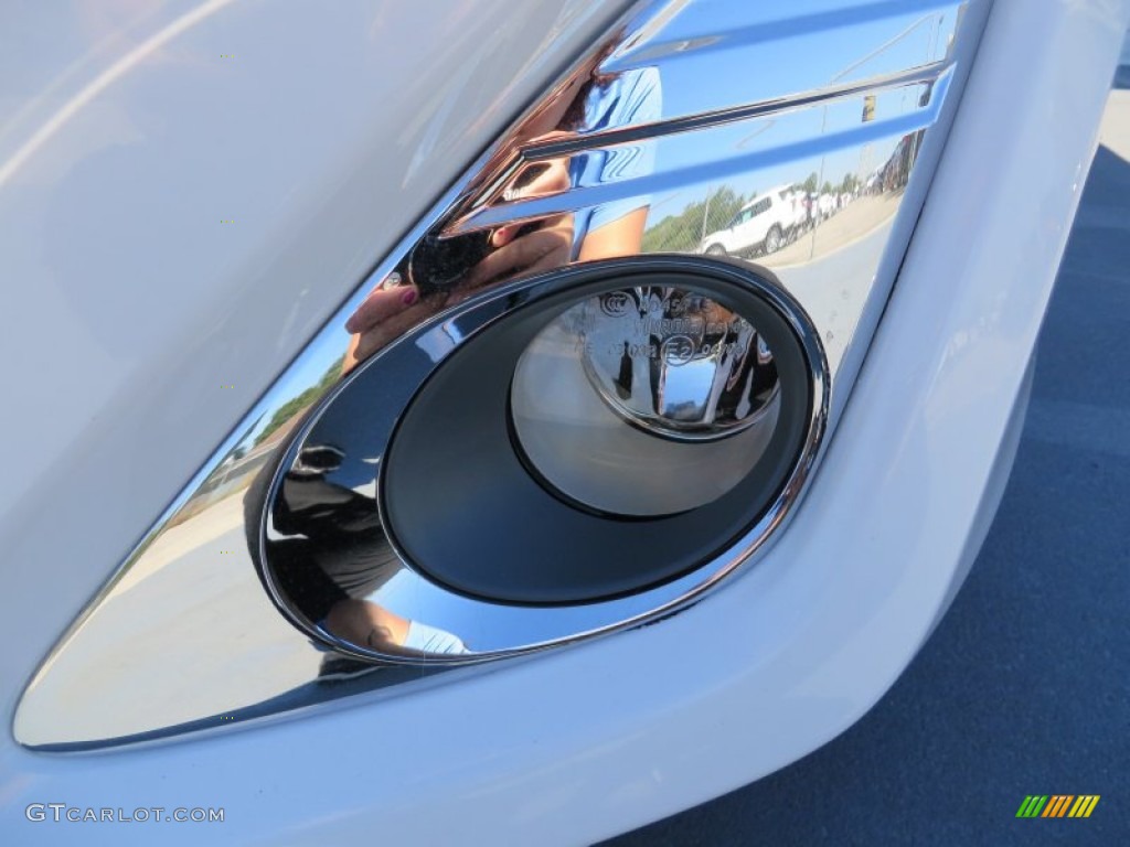 2014 Camry XLE - Super White / Ash photo #10
