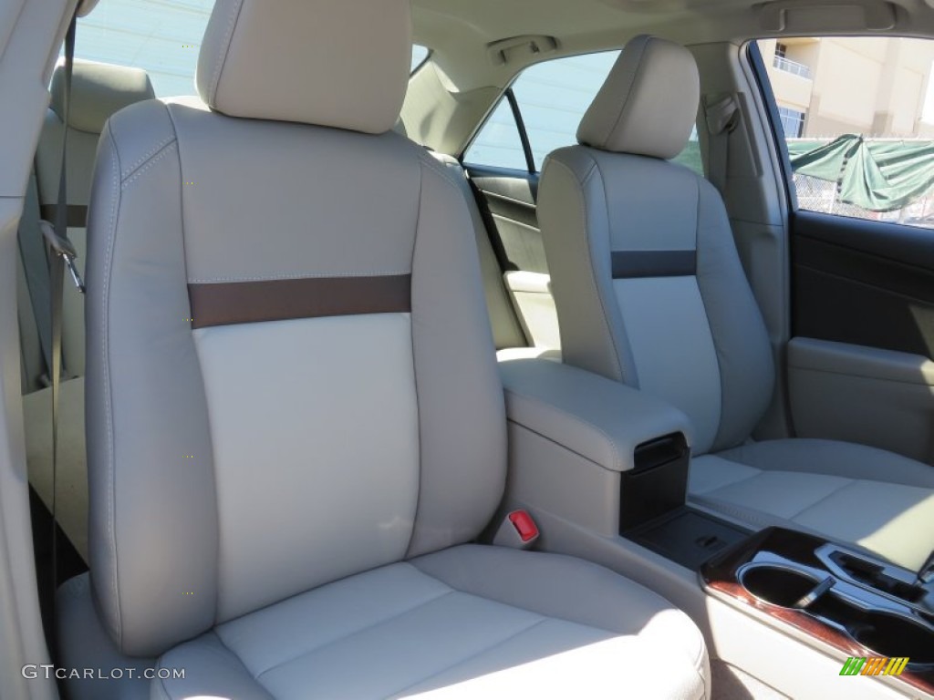 2014 Camry XLE - Super White / Ash photo #19