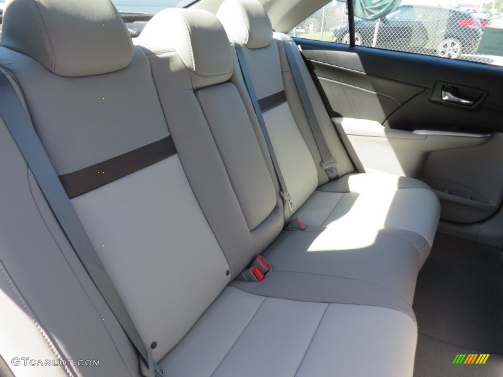 2014 Camry XLE - Super White / Ash photo #21