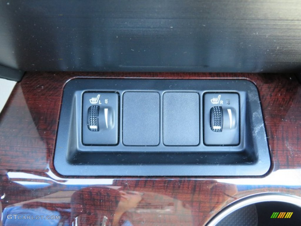 2014 Camry XLE - Super White / Ash photo #30