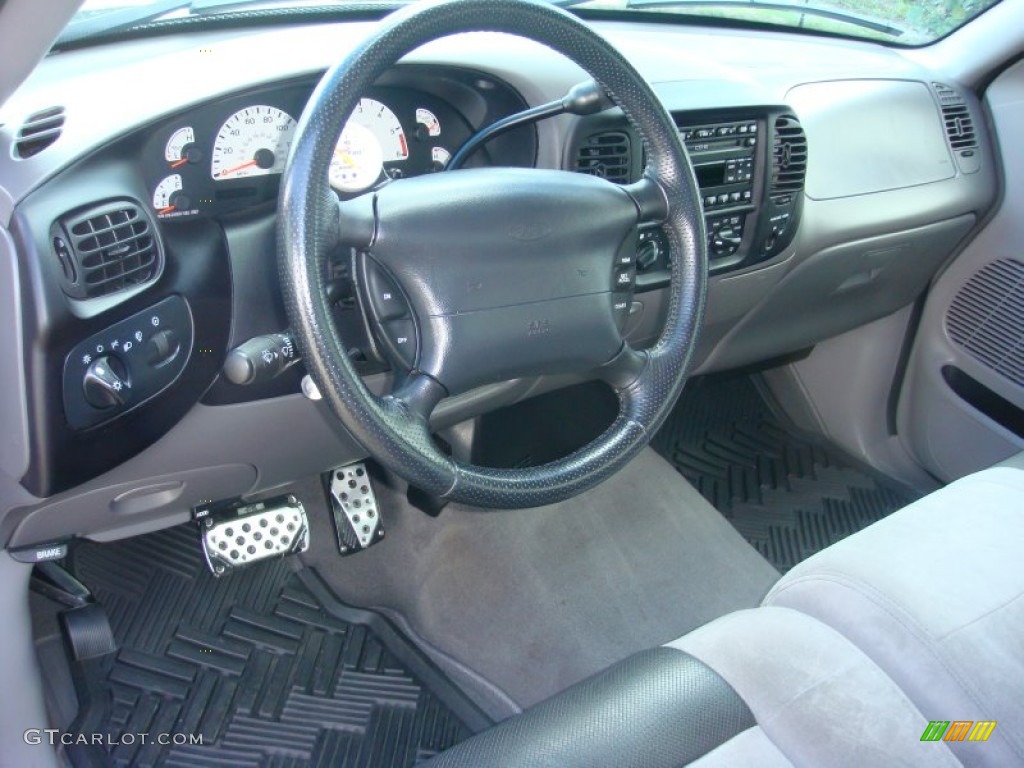 Medium Graphite Grey Interior 2003 Ford F150 SVT Lightning Photo #87263478