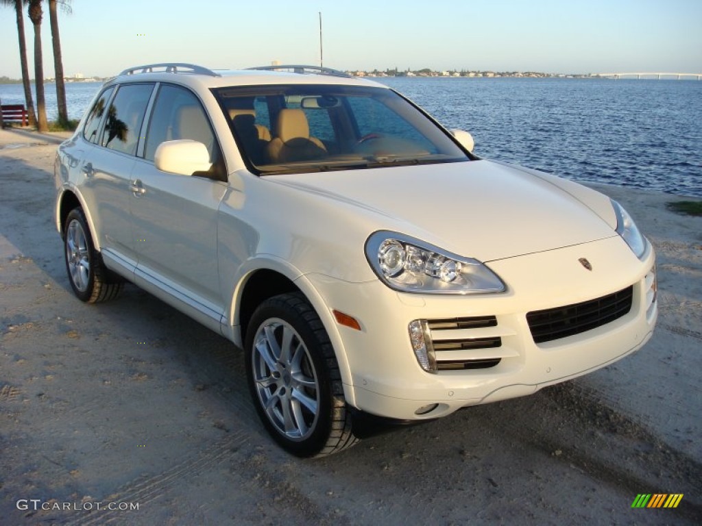 Sand White Porsche Cayenne