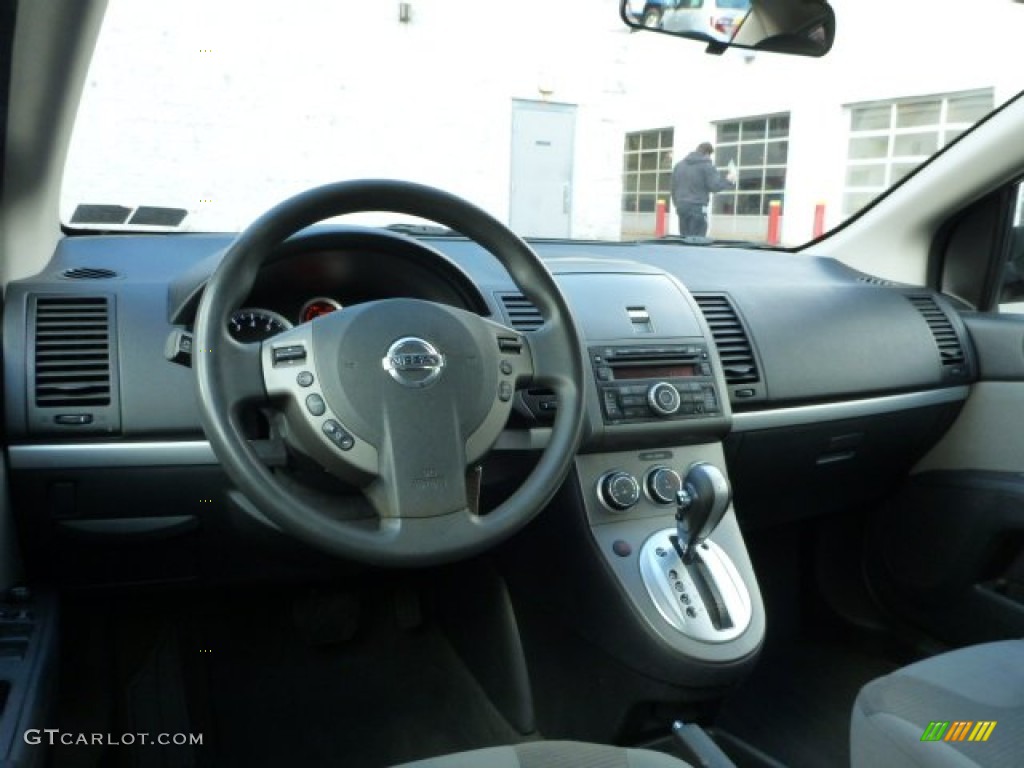 2010 Sentra 2.0 - Red Brick Metallic / Charcoal photo #12