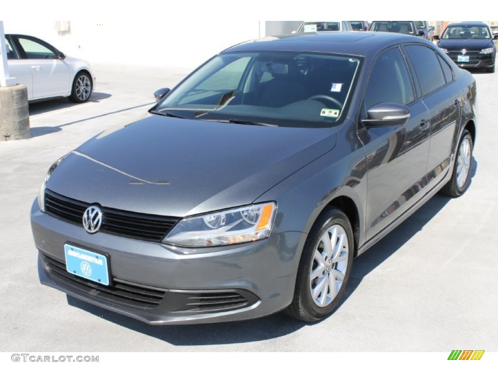 2011 Jetta SE Sedan - Platinum Gray Metallic / Titan Black photo #3