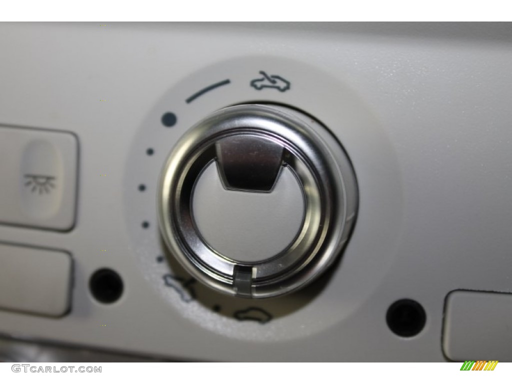 2011 Jetta SE Sedan - Platinum Gray Metallic / Titan Black photo #16