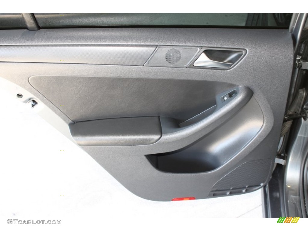 2011 Jetta SE Sedan - Platinum Gray Metallic / Titan Black photo #24