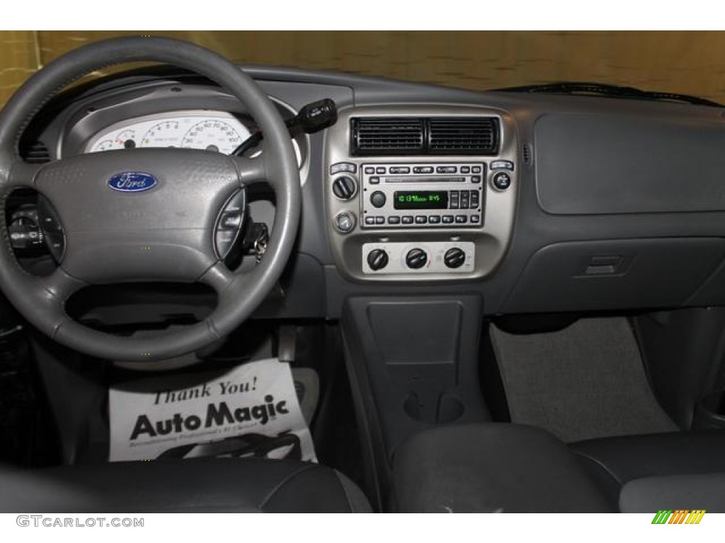 2004 Explorer Sport Trac XLT 4x4 - Black Clearcoat / Medium Dark Flint/Dark Flint photo #18