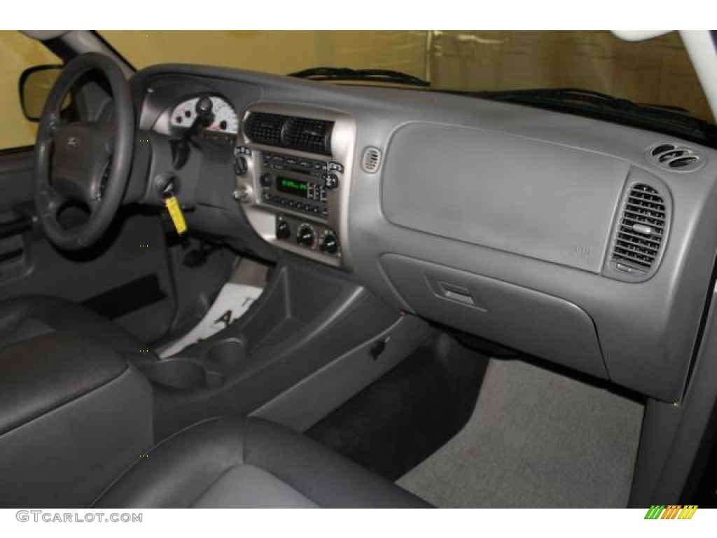 2004 Explorer Sport Trac XLT 4x4 - Black Clearcoat / Medium Dark Flint/Dark Flint photo #26