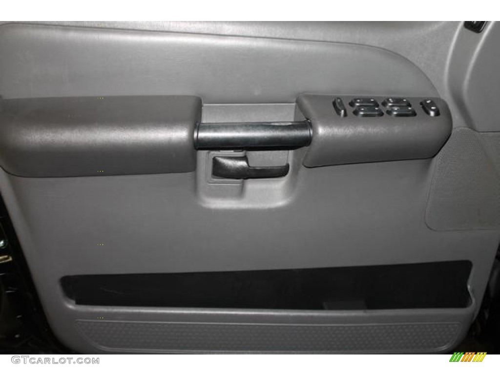 2004 Explorer Sport Trac XLT 4x4 - Black Clearcoat / Medium Dark Flint/Dark Flint photo #30