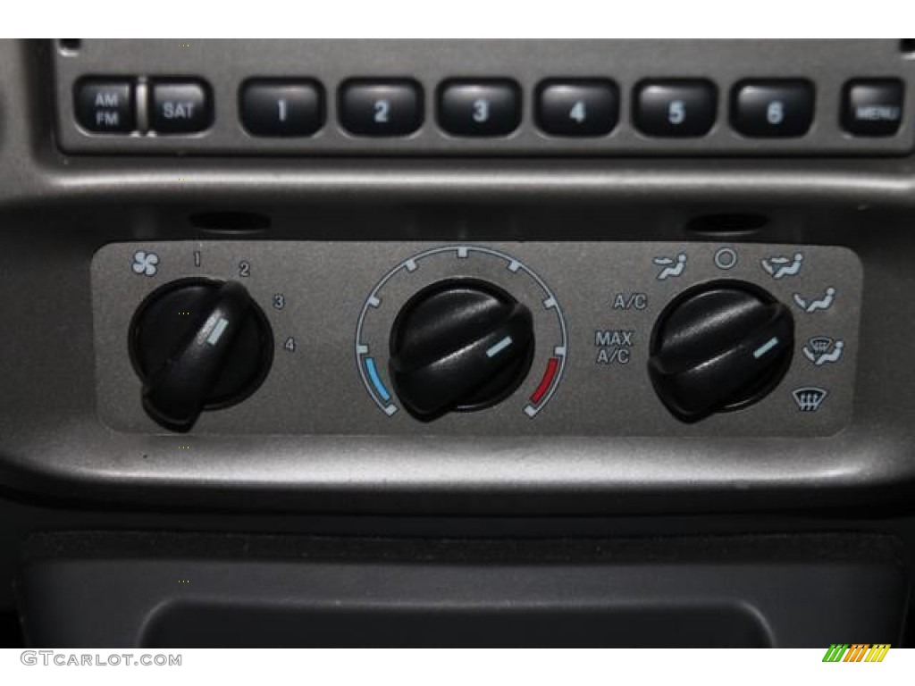 2004 Explorer Sport Trac XLT 4x4 - Black Clearcoat / Medium Dark Flint/Dark Flint photo #36