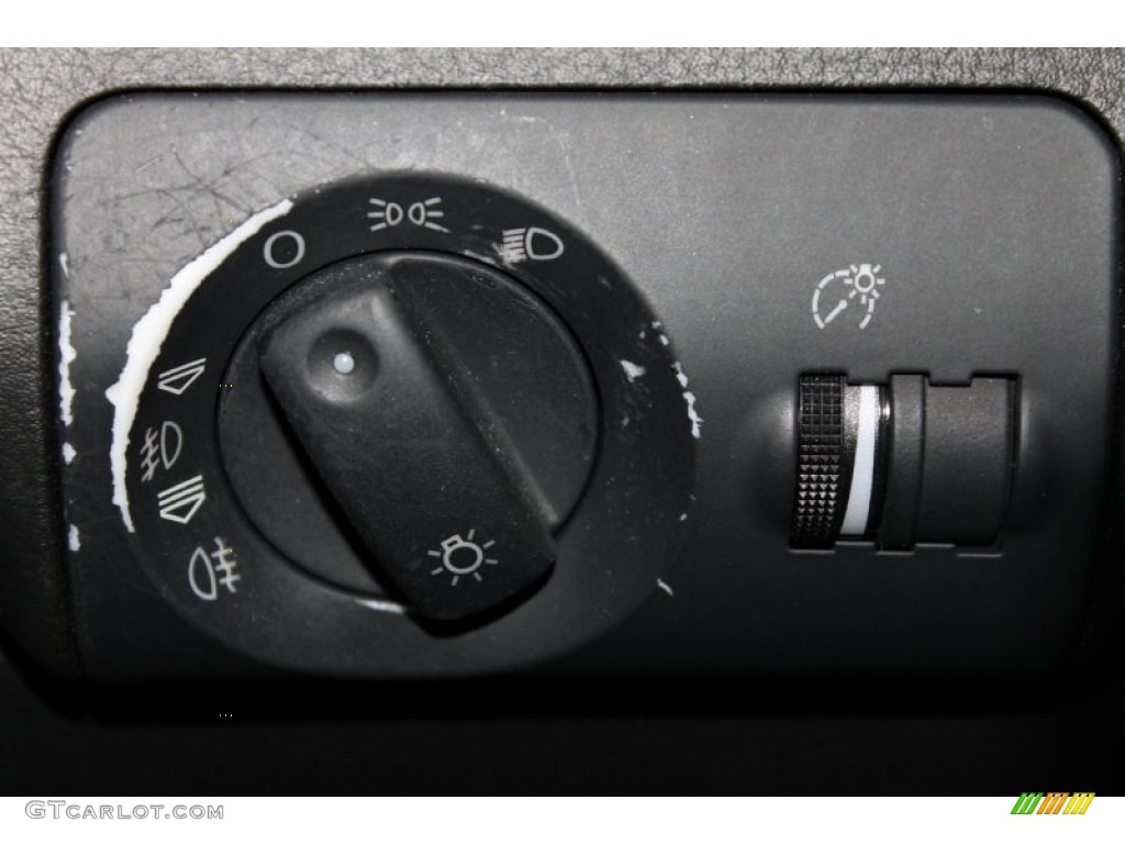 2003 Audi RS6 4.2T quattro Controls Photo #87270144