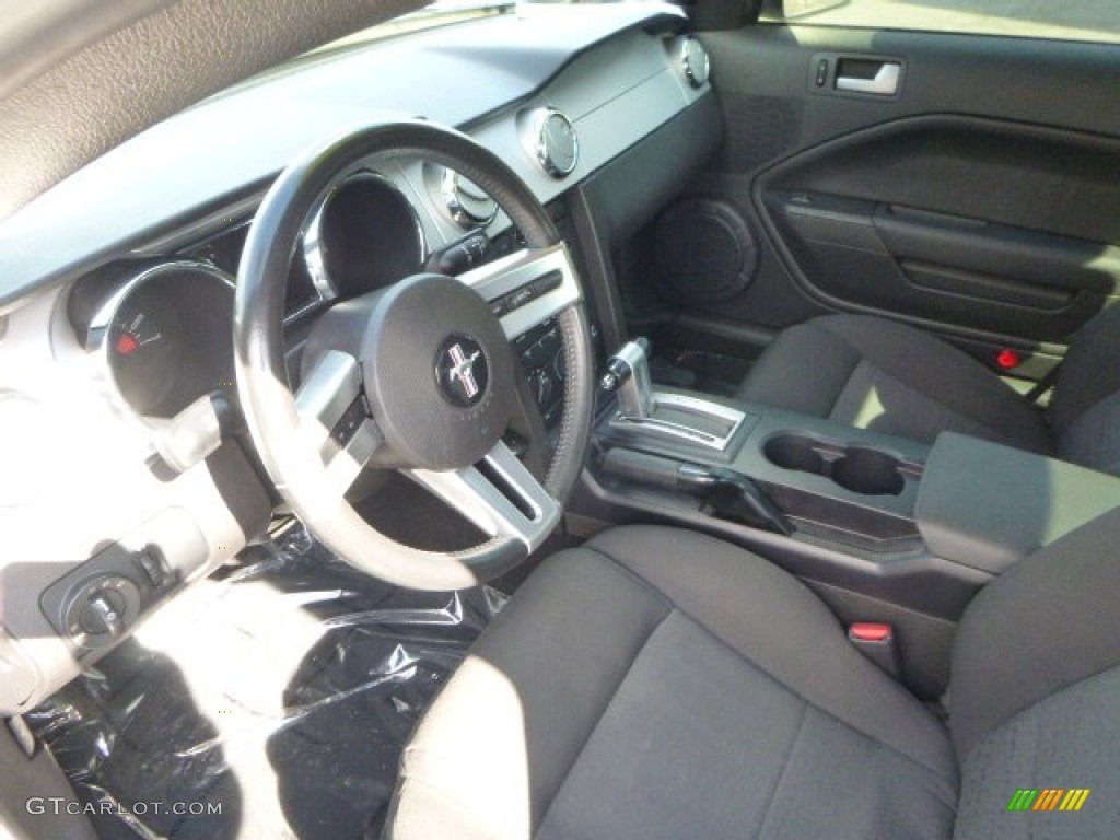 2006 Mustang V6 Premium Coupe - Performance White / Dark Charcoal photo #15