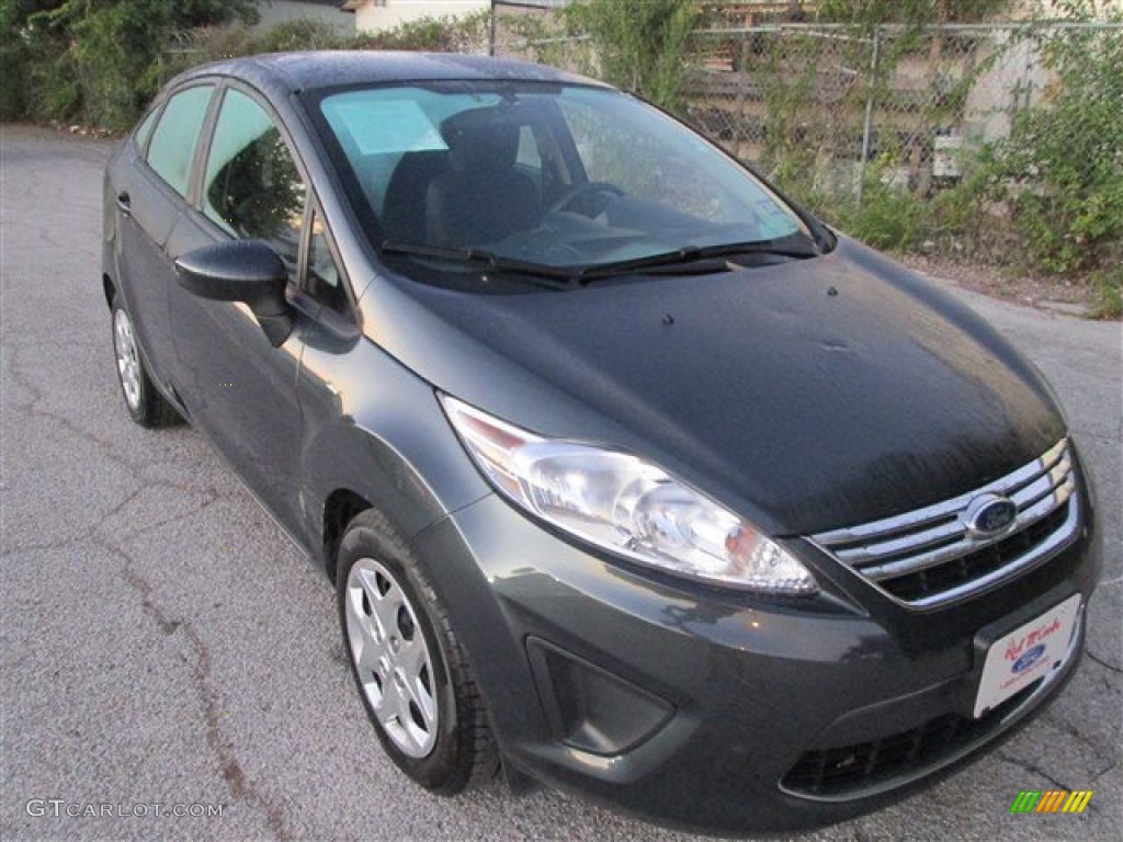 2011 Fiesta SE Sedan - Monterey Grey Metallic / Charcoal Black/Blue Cloth photo #1