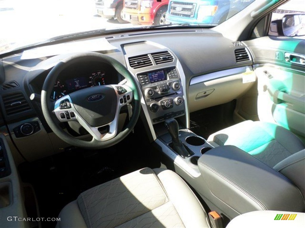 2014 Explorer FWD - Deep Impact Blue / Medium Light Stone photo #16