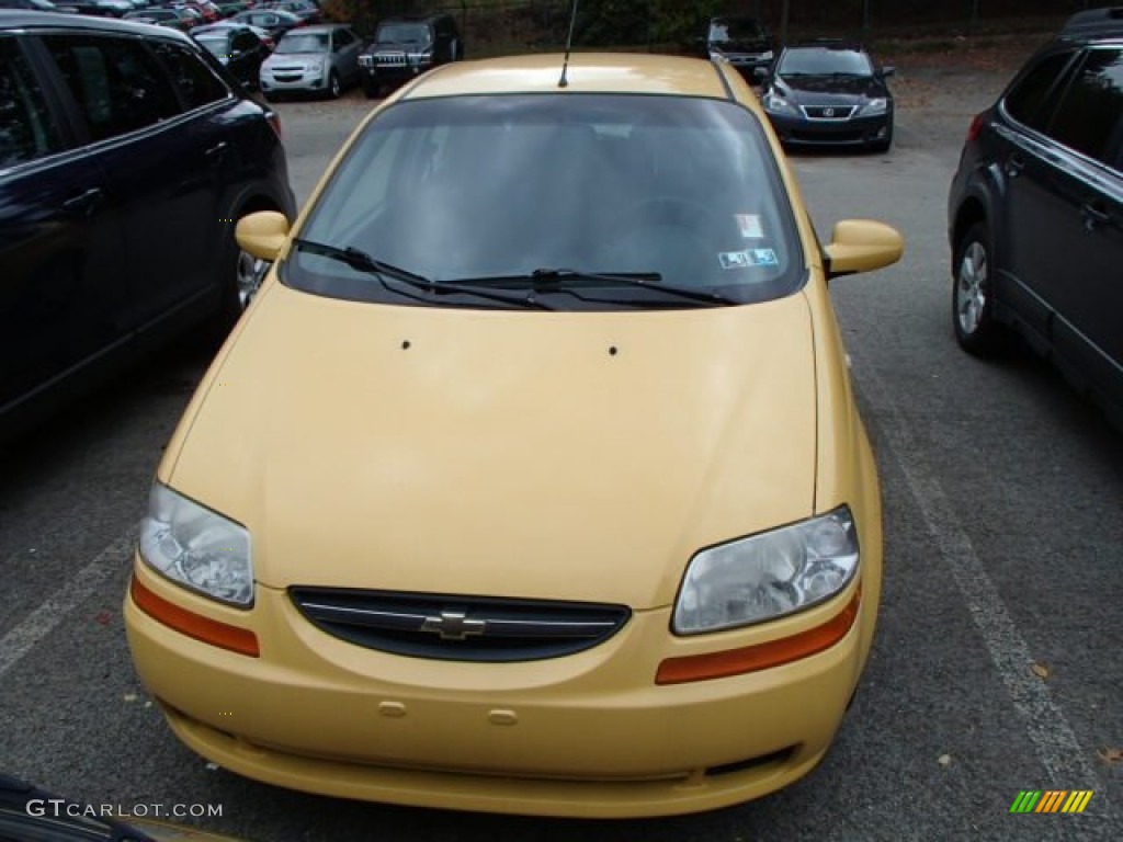 2006 Aveo LS Hatchback - Summer Yellow / Charcoal photo #2