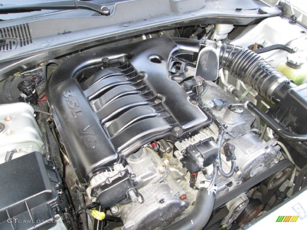 2006 Chrysler 300 Touring Engine Photos