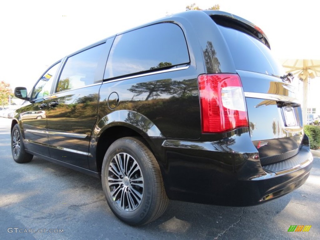 Brilliant Black Crystal Pearl 2014 Chrysler Town & Country S Exterior Photo #87280611