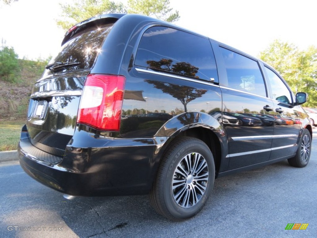 2014 Town & Country S - Brilliant Black Crystal Pearl / S Black photo #3