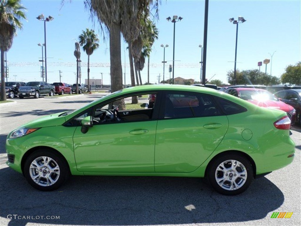 2014 Fiesta SE Sedan - Green Envy / Medium Light Stone photo #2