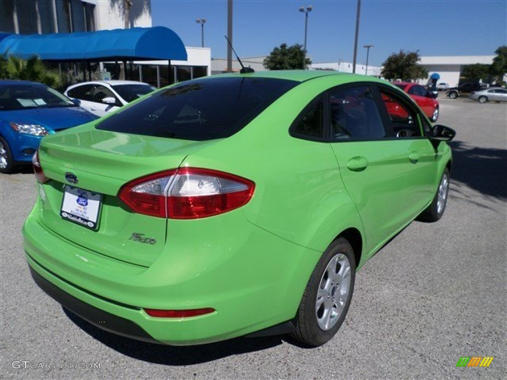 2014 Fiesta SE Sedan - Green Envy / Medium Light Stone photo #5