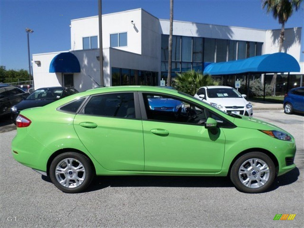 2014 Fiesta SE Sedan - Green Envy / Medium Light Stone photo #6