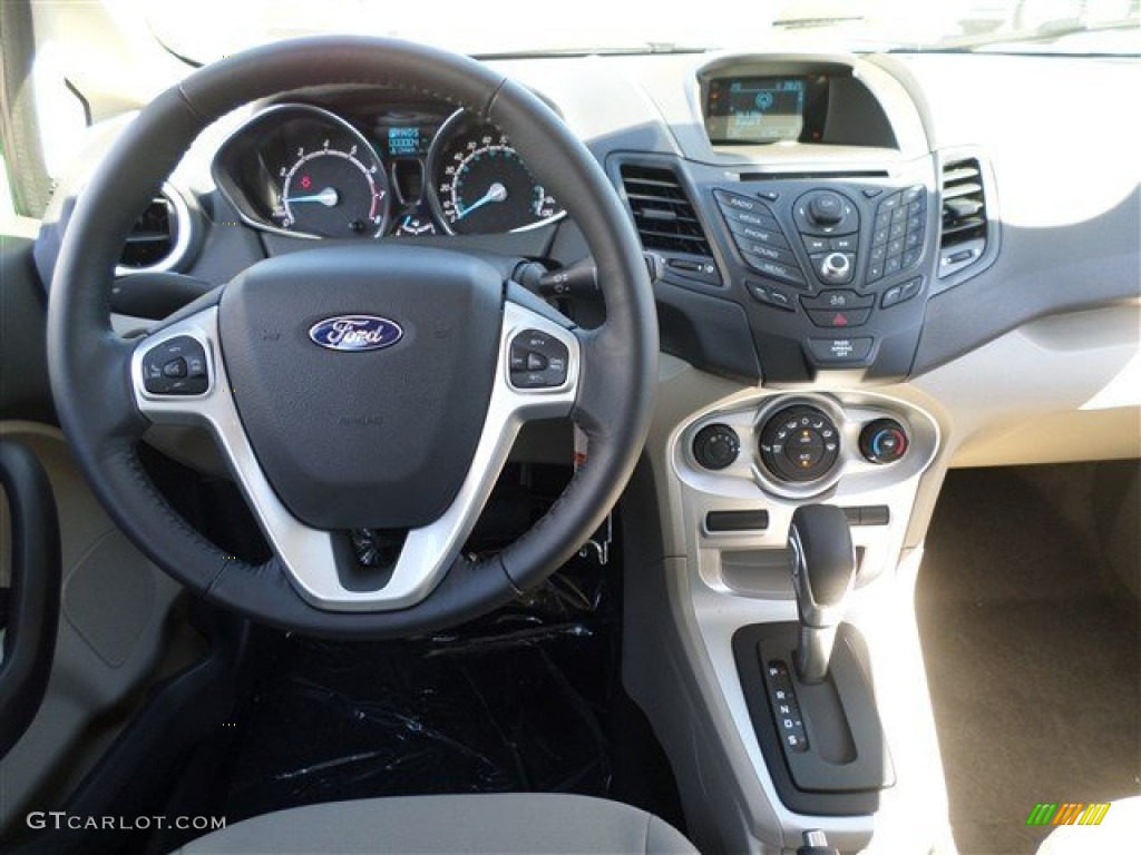 2014 Fiesta SE Sedan - Green Envy / Medium Light Stone photo #16