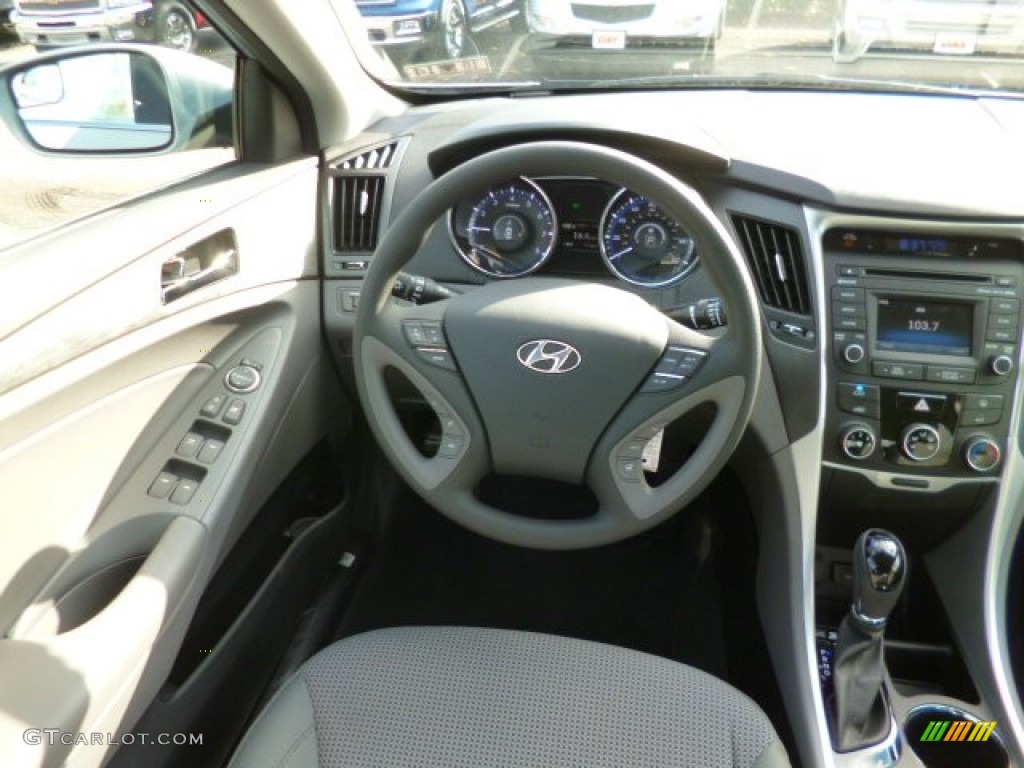 2014 Hyundai Sonata GLS Dashboard Photos