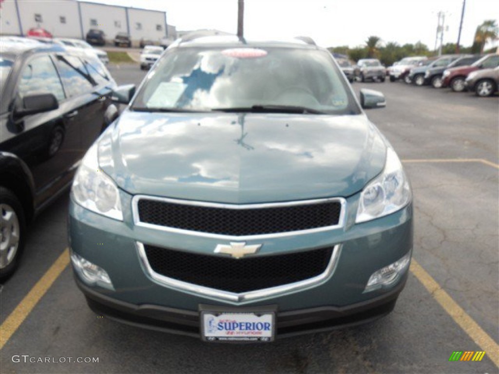2009 Traverse LT - Silver Moss Metallic / Cashmere/Dark Gray photo #2