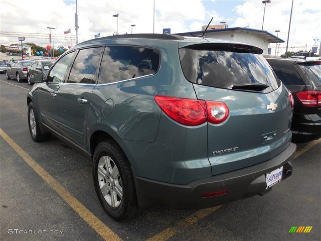 2009 Traverse LT - Silver Moss Metallic / Cashmere/Dark Gray photo #6