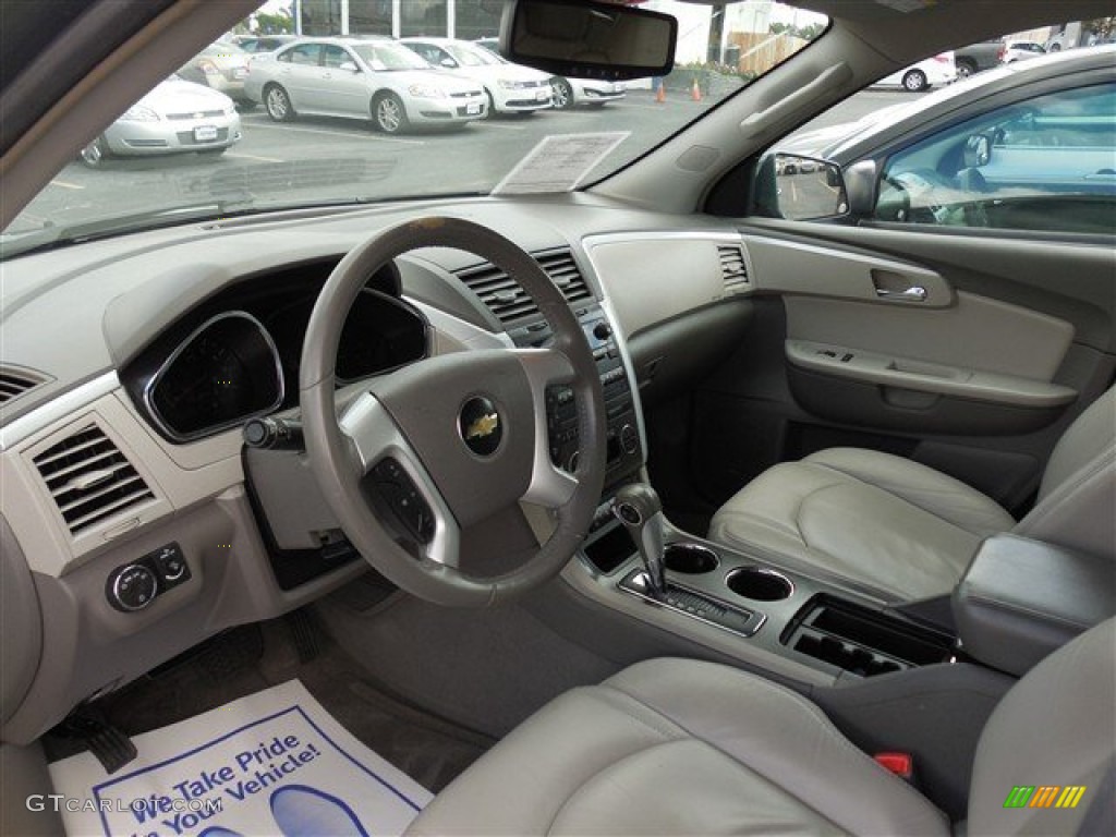 2009 Traverse LT - Silver Moss Metallic / Cashmere/Dark Gray photo #11