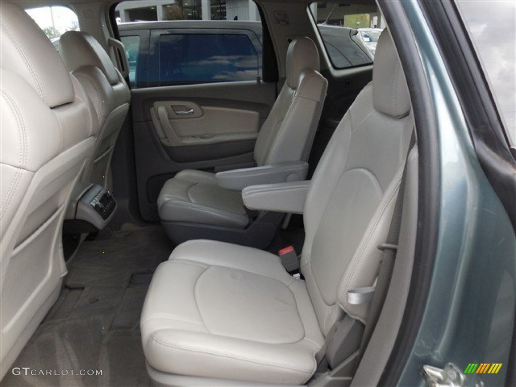 2009 Traverse LT - Silver Moss Metallic / Cashmere/Dark Gray photo #14