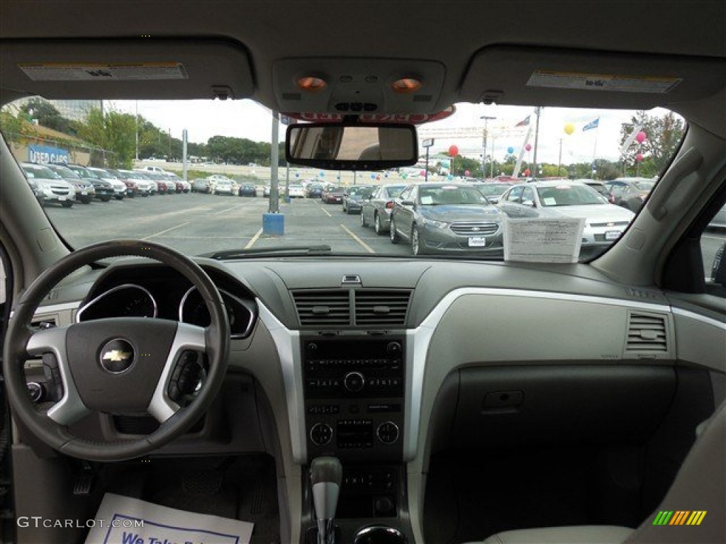 2009 Traverse LT - Silver Moss Metallic / Cashmere/Dark Gray photo #17