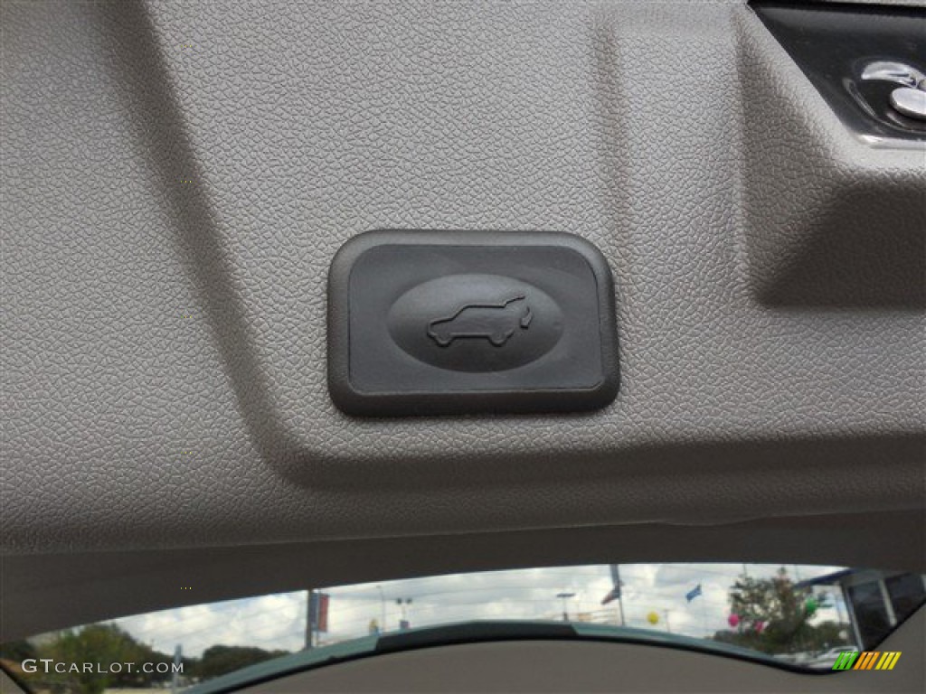 2009 Traverse LT - Silver Moss Metallic / Cashmere/Dark Gray photo #20