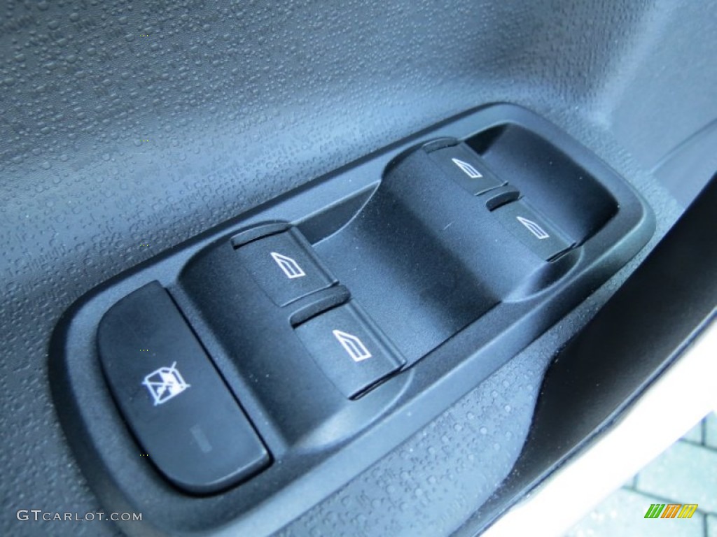 2013 Fiesta SE Hatchback - Oxford White / Charcoal Black photo #12