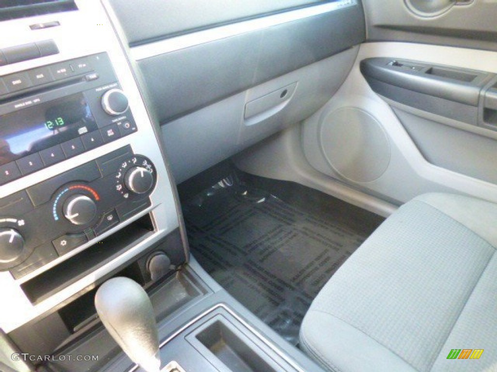 2009 Charger SE - Inferno Red Crystal Pearl / Dark Slate Gray photo #23