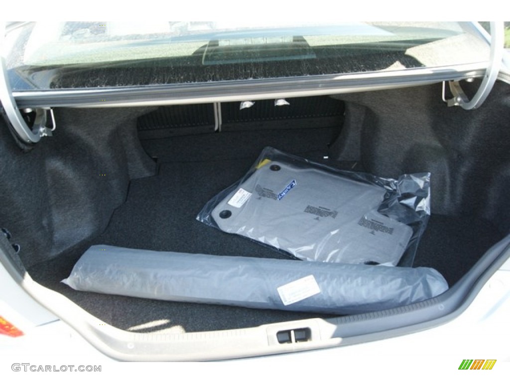 2014 Toyota Camry XLE V6 Trunk Photos