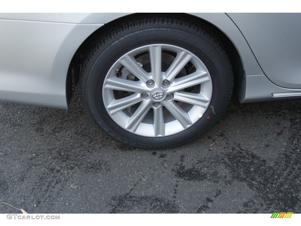 2014 Toyota Camry XLE V6 Wheel Photos