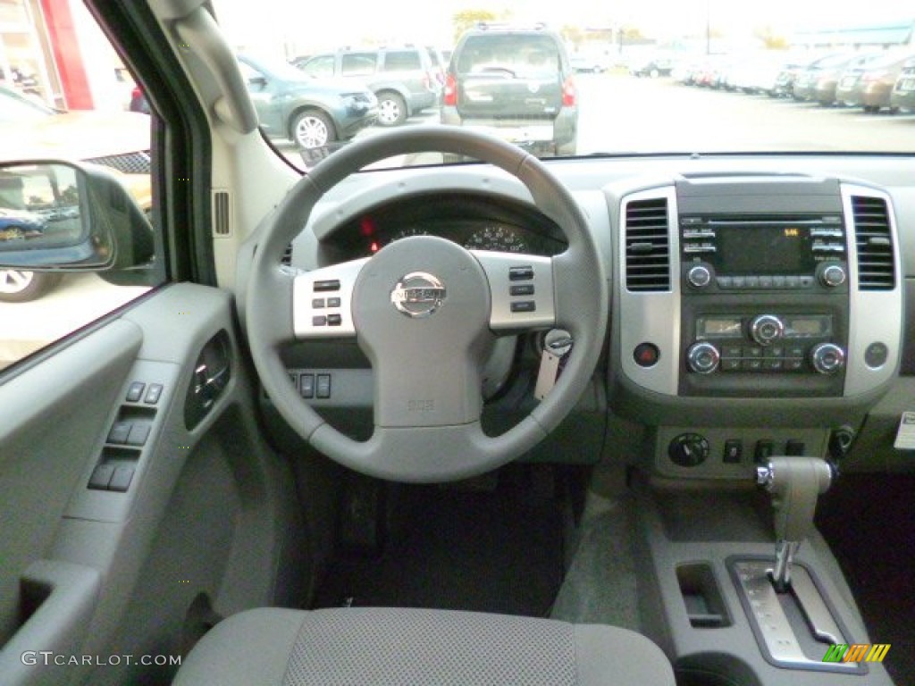 2013 Frontier SV V6 Crew Cab 4x4 - Super Black / Steel photo #14