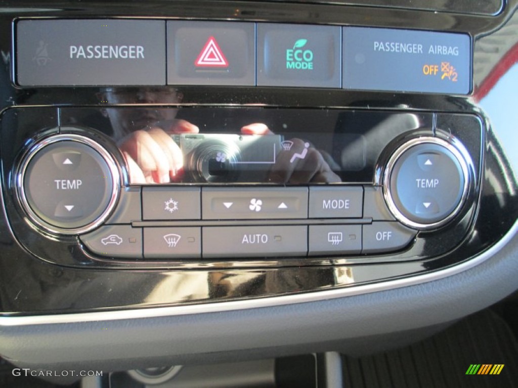 2014 Mitsubishi Outlander GT S-AWC Controls Photo #87299607