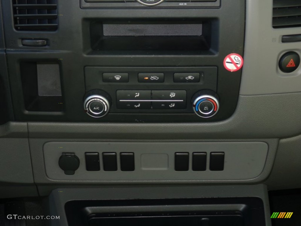 2013 Nissan NV 1500 S Controls Photos