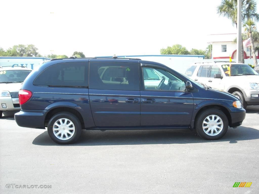 2003 Town & Country LX - Midnight Blue Pearl / Taupe photo #39