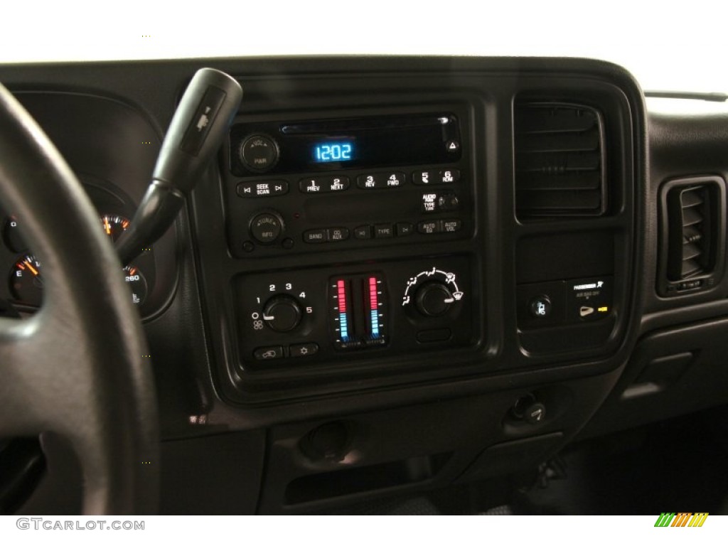 2005 Chevrolet Silverado 2500HD LS Extended Cab 4x4 Controls Photo #87312642