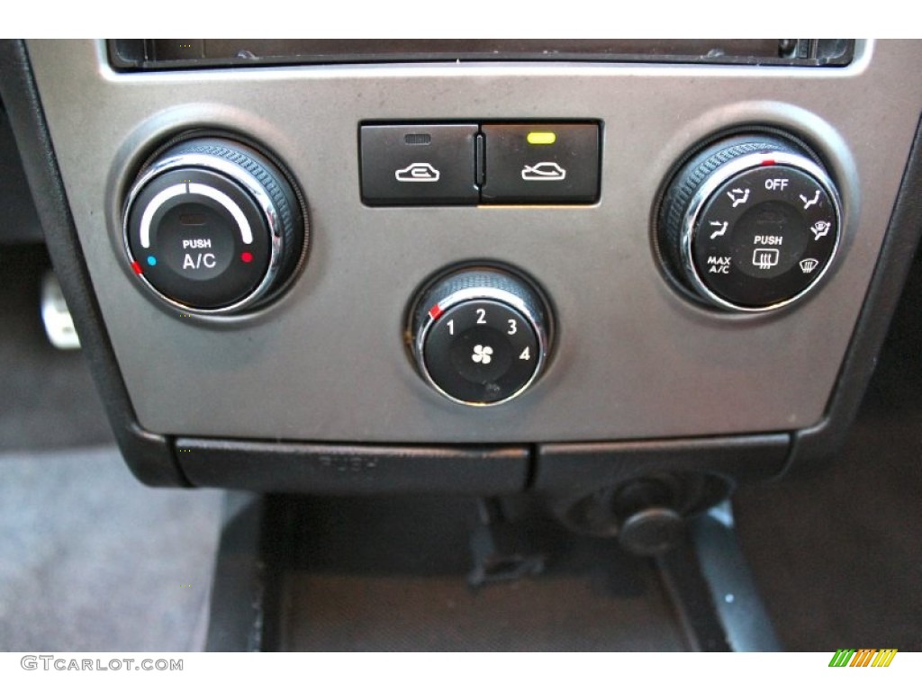2007 Hyundai Tiburon GT Controls Photos