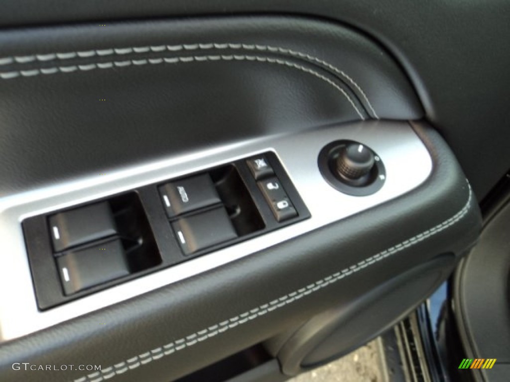 2014 Compass Latitude - Black / Dark Slate Gray photo #11