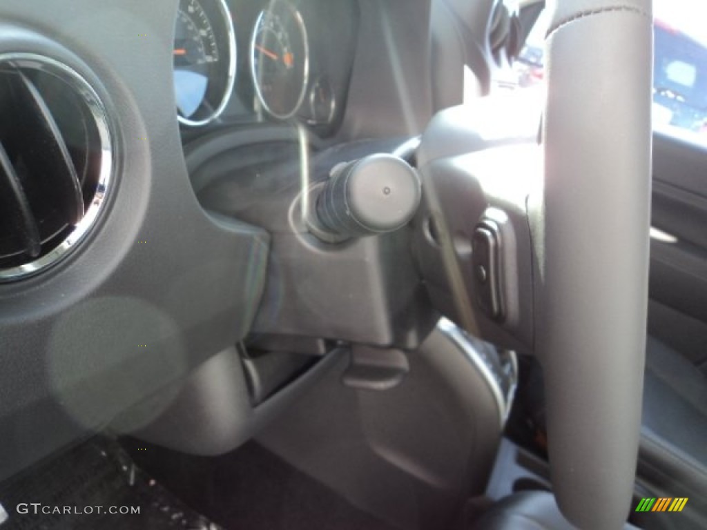 2014 Compass Latitude - Black / Dark Slate Gray photo #12