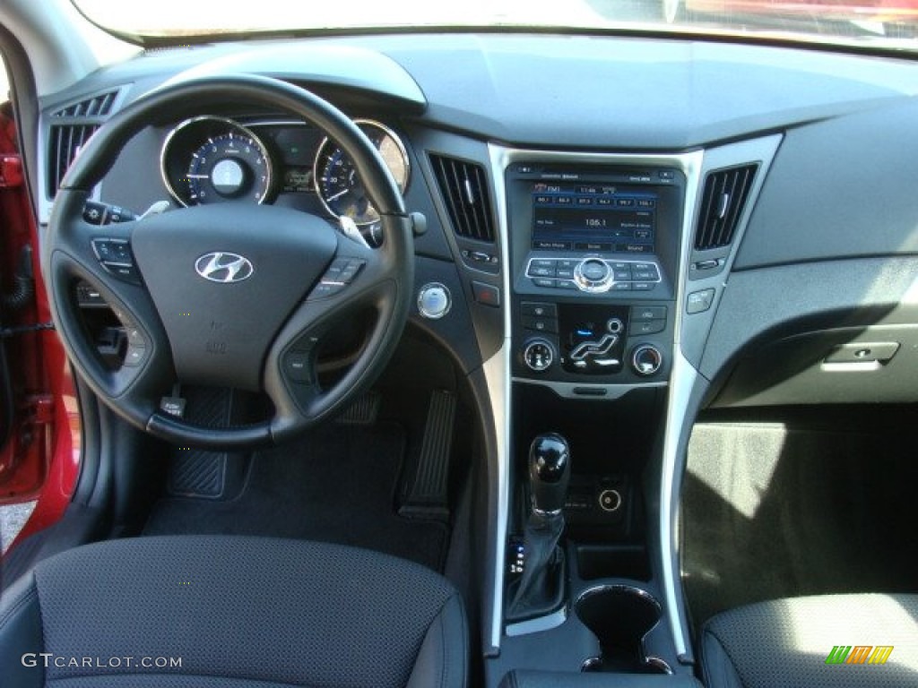 2011 Sonata SE - Venetian Red / Black photo #11
