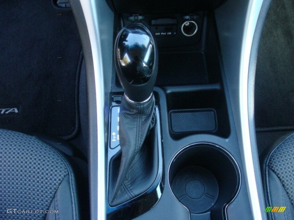 2011 Sonata SE - Venetian Red / Black photo #19